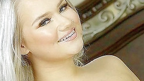 Blonde stepsis in vr video gets naked for her stepfather