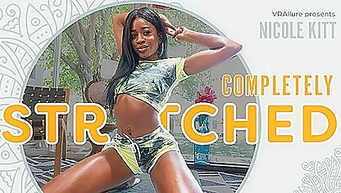 Sexy ebony is playing with her vibrator in close up