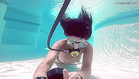 Brita Piskova Masturbates Underwater In Swimming Pool