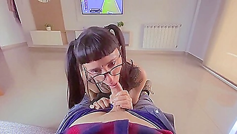 Horny brunette enjoys a blowjob and cumshot in public