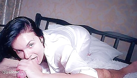 Amateur brunette gives her ass on her own bed and gets cum