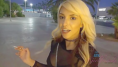 Blonde blonde has a fantastic shower with her boyfriend