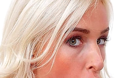 Sexy and horny woman enjoys her own vr porn session