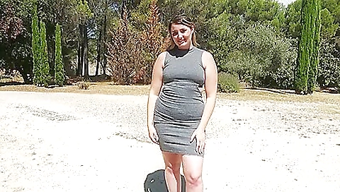 Blonde is doing a good job at her job and she is getting a facial done