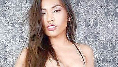 Hot brunette in her panties gets naughty in vr porn