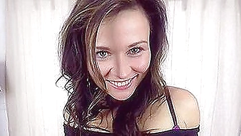 Niki sweet gets ready for vr porn on the porn screen